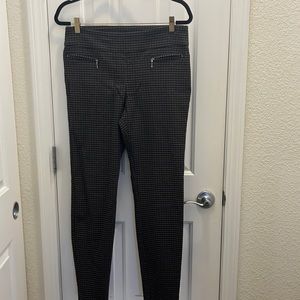 Stretchy dress pants with two front pockets